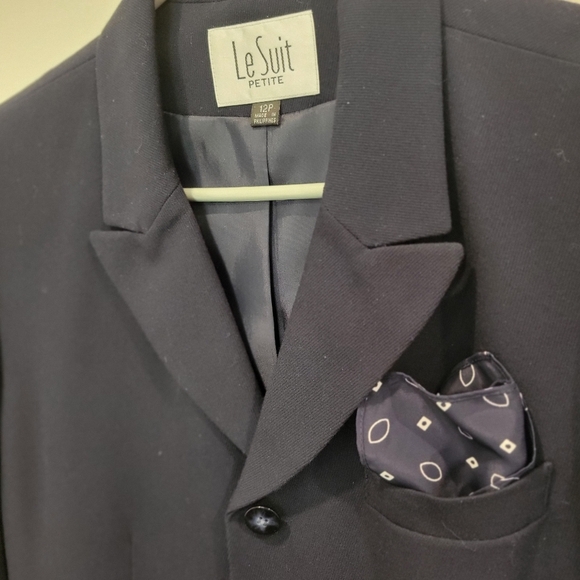 Le Suit Beautifully Tailored 2 Piece Buisness Pant Suit Black 12 P Excellent Con - Picture 9 of 9